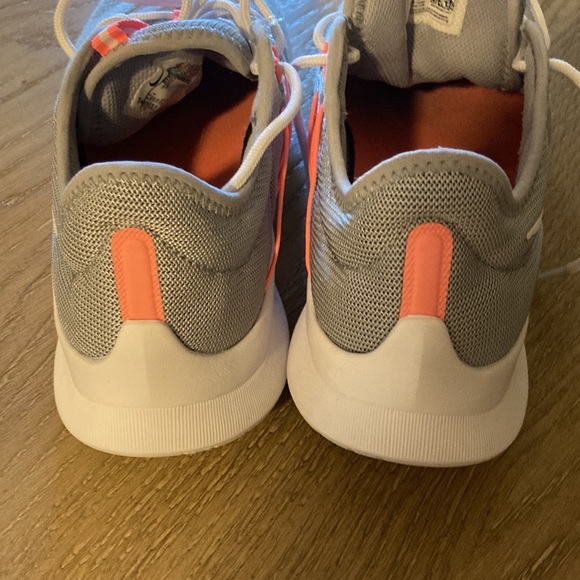 Nike  Women's Size 9 - Picture 7 of 9